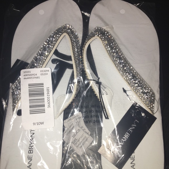 Lane Bryant Shoes - NWT Lane Bryant flip flops size 9/10W Lane Bryant Shoes - NWT Lane Bryant flip flops size 9/10W